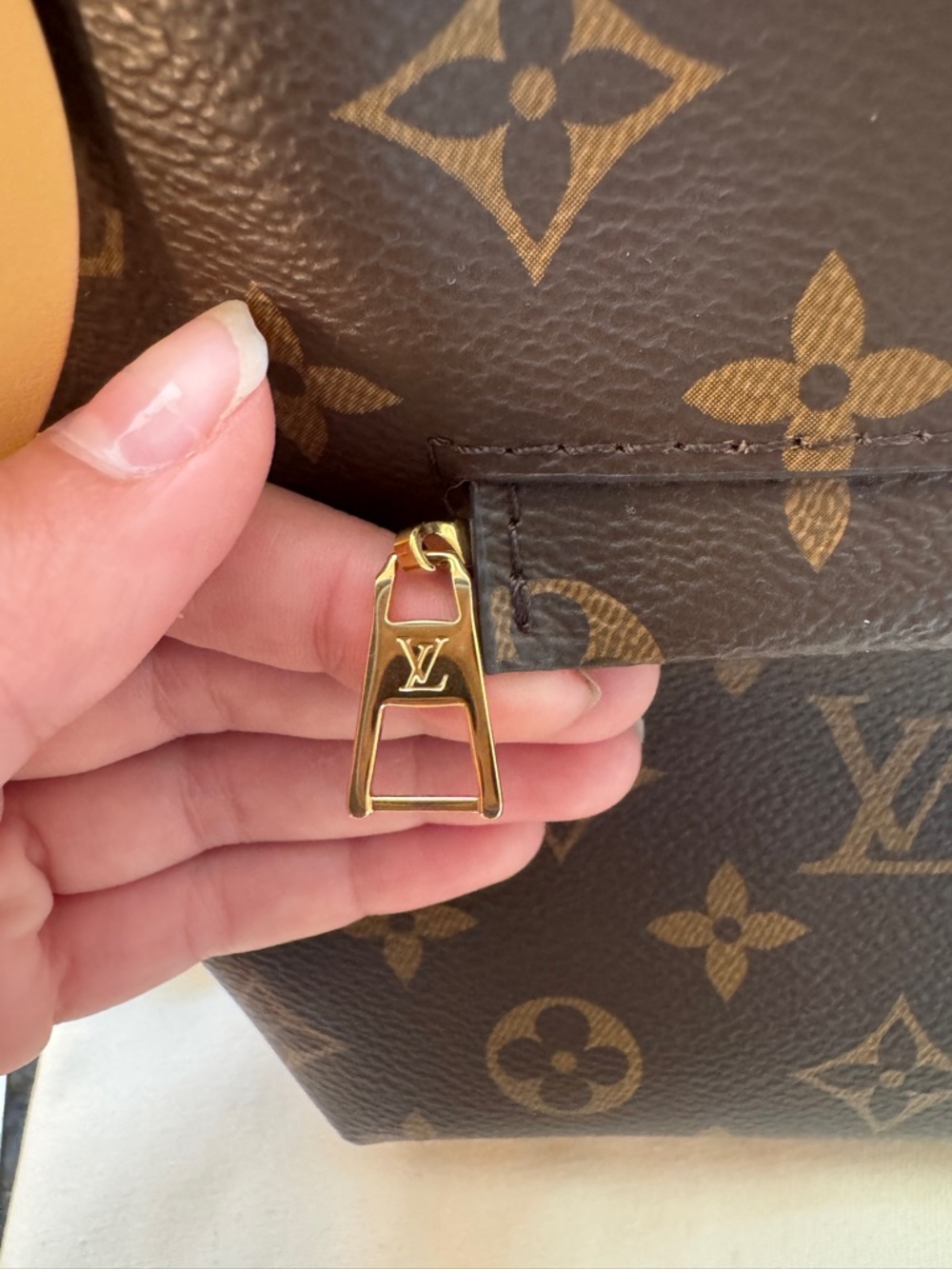 Louis Vuitton Montsouris Backpack - 2022 NEVER! WORN! Grad gift, not my style - Picture 6 of 16
